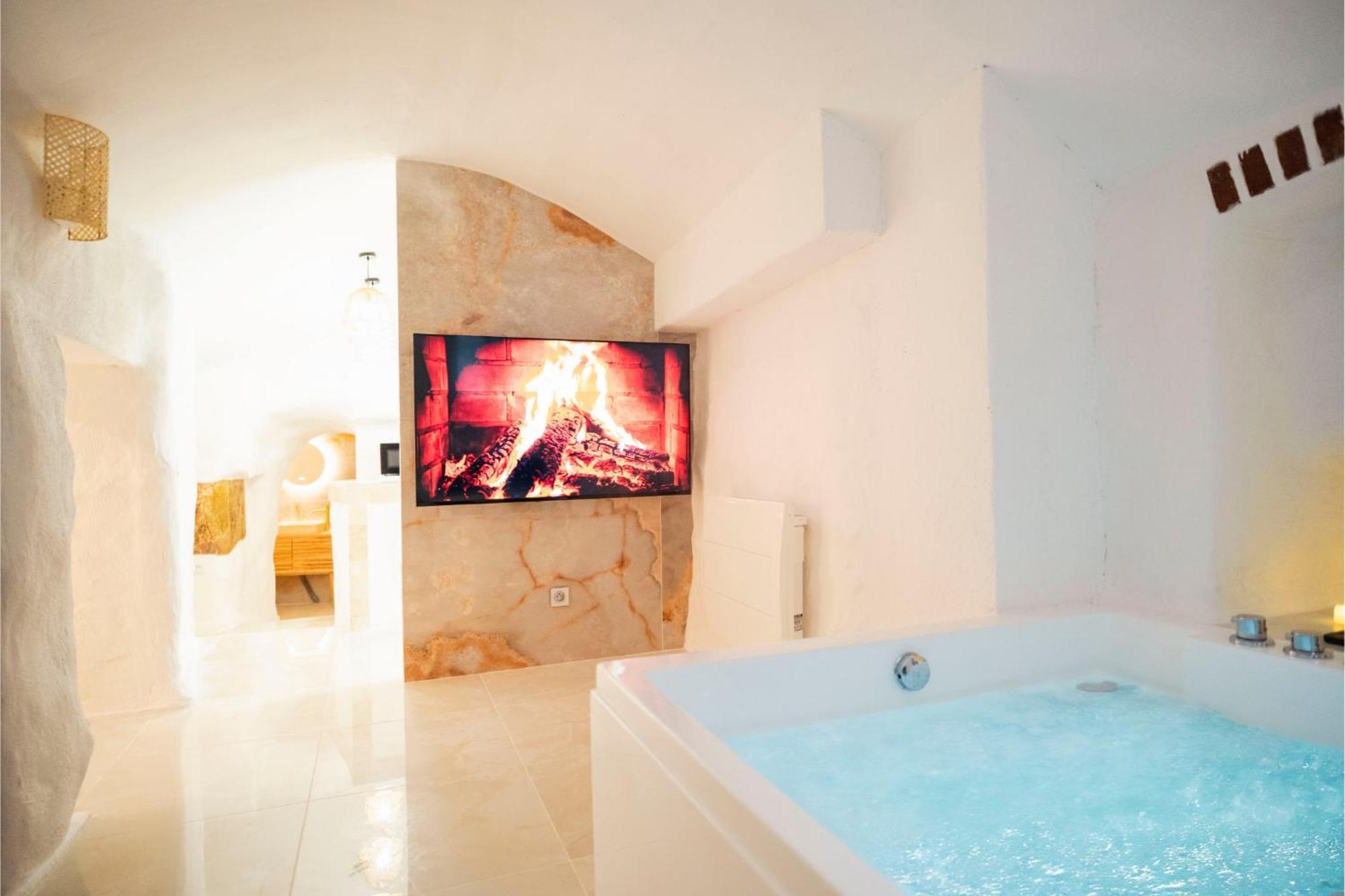 Le Temple D'Aphrodite, Appartement Avec Spa Vienne  Dış mekan fotoğraf