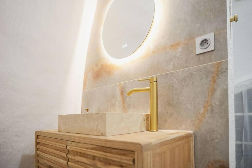 Le Temple D'Aphrodite, Appartement Avec Spa Vienne  Dış mekan fotoğraf
