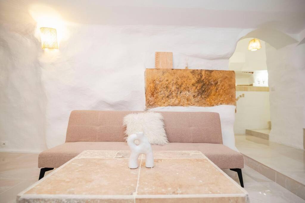 Le Temple D'Aphrodite, Appartement Avec Spa Vienne  Dış mekan fotoğraf
