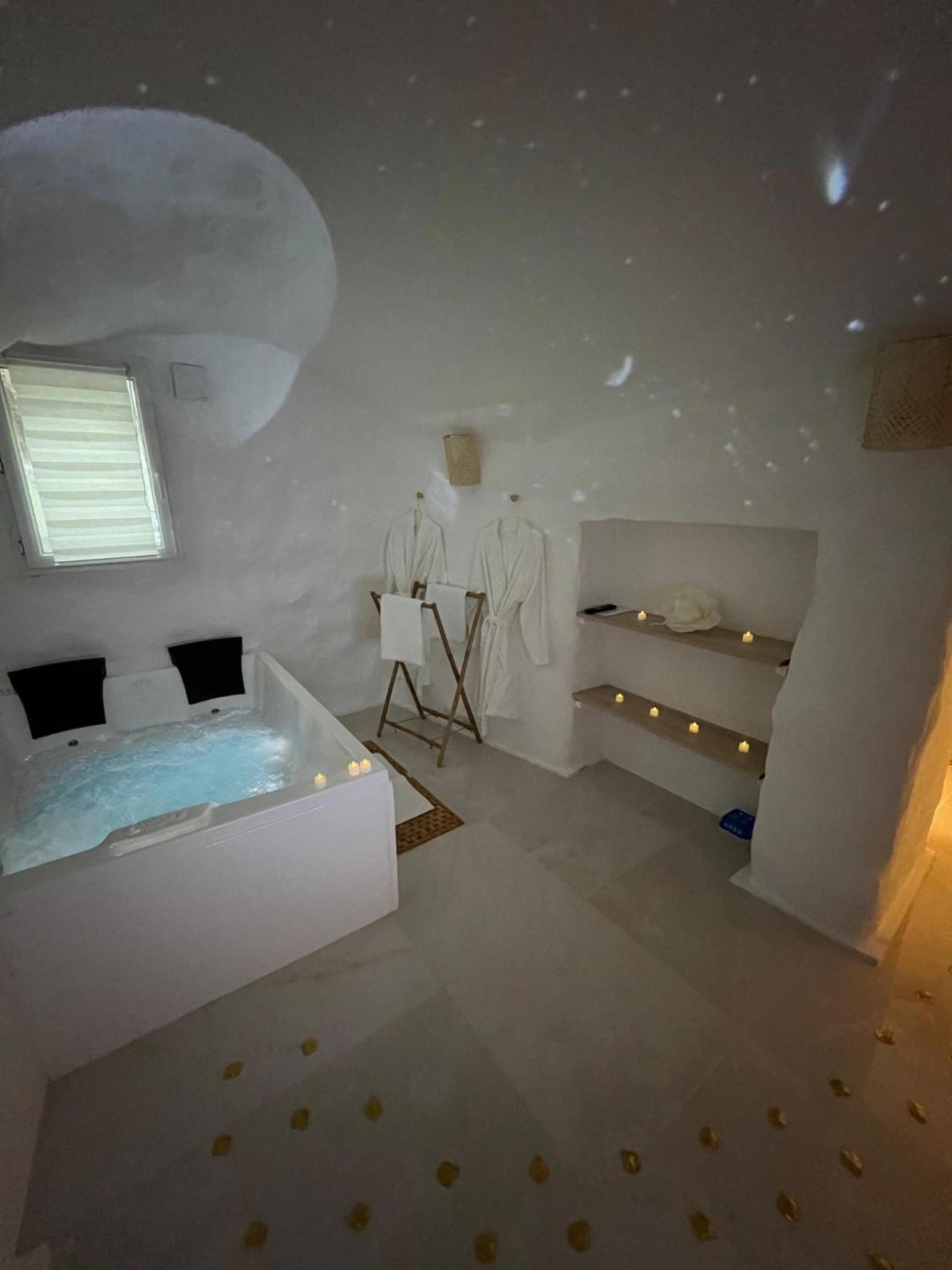 Le Temple D'Aphrodite, Appartement Avec Spa Vienne  Dış mekan fotoğraf